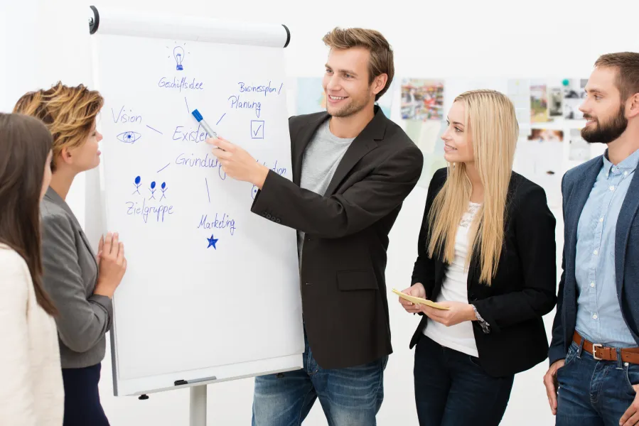 Egal, ob du am Anfang deiner Karriere stehst oder einen Neuanfang wagst - wir begleiten dich auf deinem Weg.               Bei uns erwartet dich ein sicherer Arbeitsplatz, individuelle Förderung und ein starkes Team.